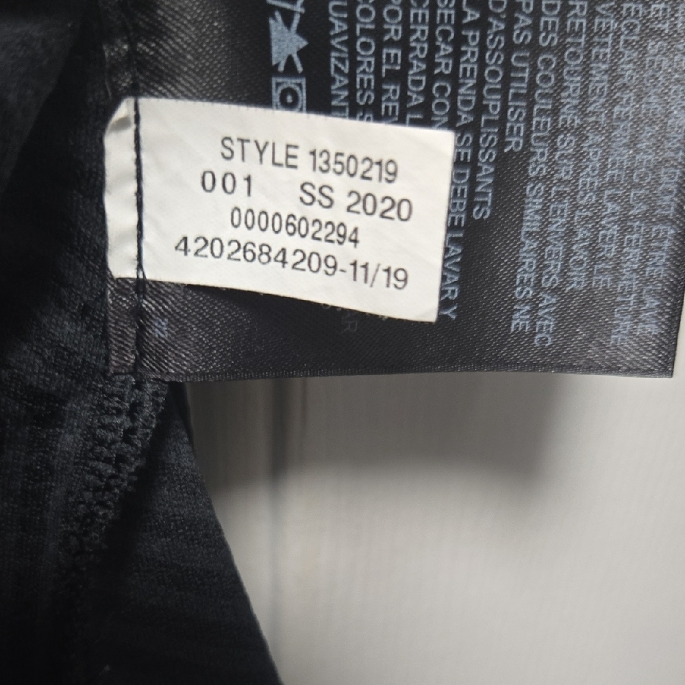 Under Armour Black Full-Zip Vest - Picture 6 of 6